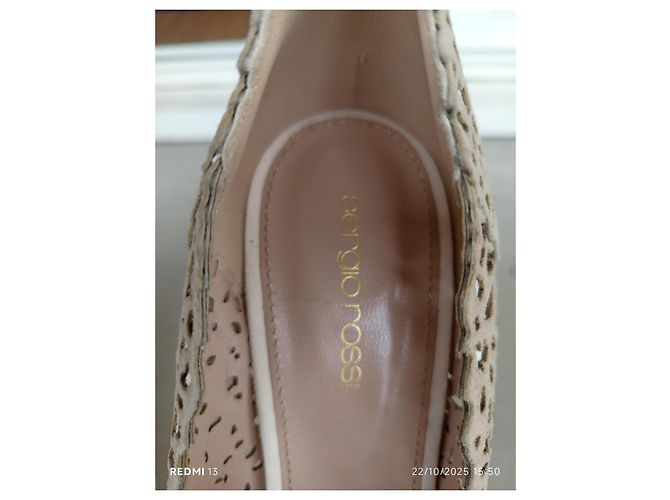 Sergio Rossi Décolleté in pelle traforata ecru/beige Crudo - vista 4