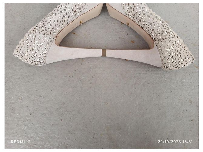 Sergio Rossi Décolleté in pelle traforata ecru/beige Crudo - vista 7
