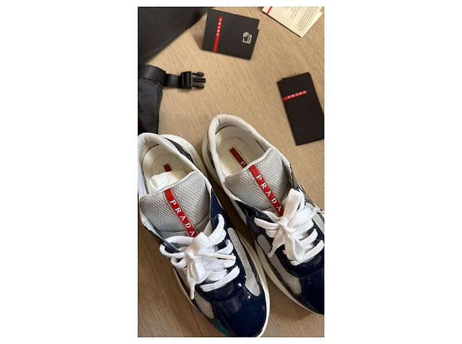 Prada Sneaker aus Lackleder und Mesh Weiß Grau Dunkelblau - Ansicht 9