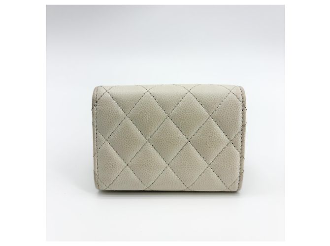 Tarjetero Chanel Classic Flap de piel caviar acolchada Blanco - vista 3