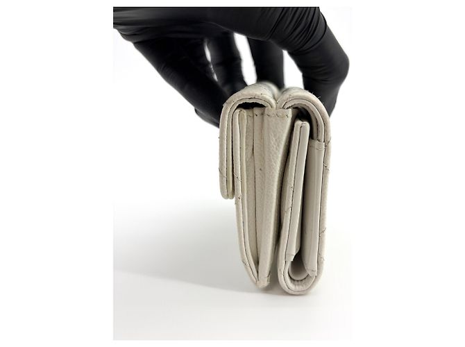 Tarjetero Chanel Classic Flap de piel caviar acolchada Blanco - vista 4