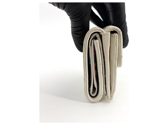 Tarjetero Chanel Classic Flap de piel caviar acolchada Blanco - vista 5