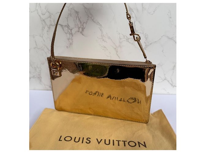 Louis Vuitton Pochette NM Clutch Gold Vernis D'oro - vista 10