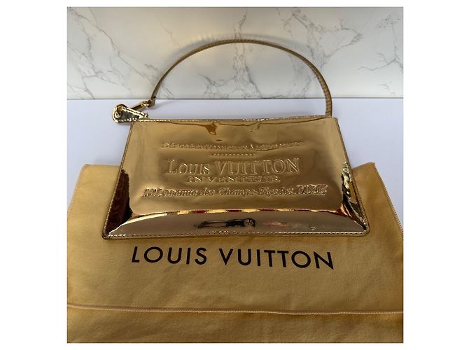 Louis Vuitton Pochette NM Clutch Gold Vernis D'oro - vista 4