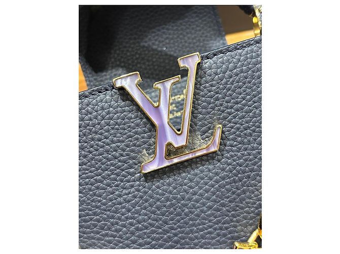 Louis Vuitton Capucines Handtasche in Dunkelblau - Ansicht 3