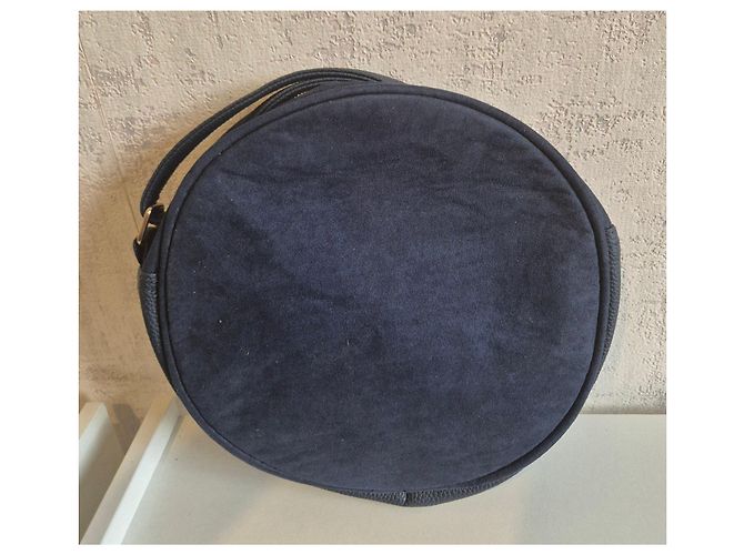 Autre Marque borsa rotonda blu navy in similpelle scamosciata karl marc john con catena in metallo e pompon a tracolla, nuova Blu scuro - vista 3