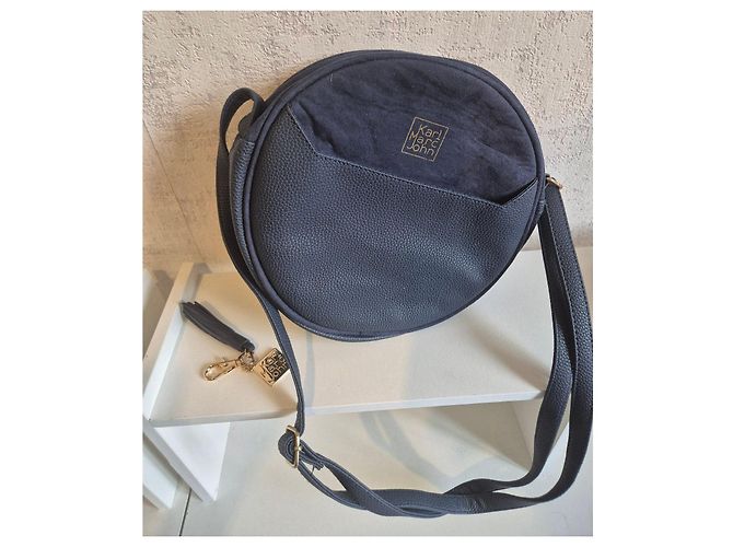 Autre Marque borsa rotonda blu navy in similpelle scamosciata karl marc john con catena in metallo e pompon a tracolla, nuova Blu scuro - vista 4
