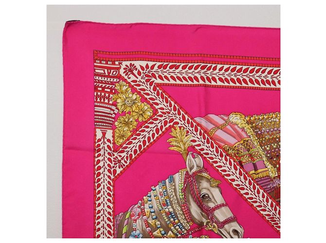Hermès HERMES Foulard Carré 90 Seta Rosa "LA DANSE DU CHEVAL MARAWARI" Auth ki6868M Giallo - vista 2