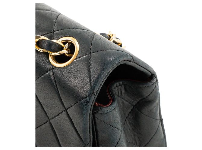 CHANEL - Vintage schwarze glatte Leder Classic/Timeless Simple Flap Schultertasche - Ansicht 6