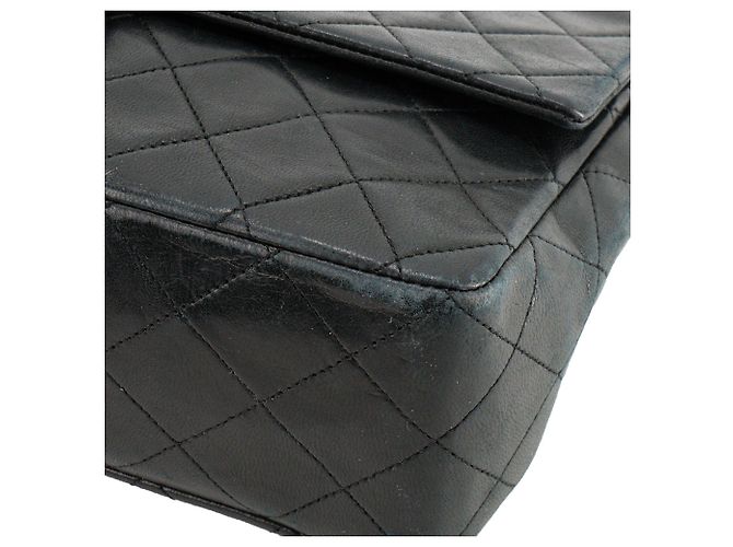 CHANEL - Vintage schwarze glatte Leder Classic/Timeless Simple Flap Schultertasche - Ansicht 7