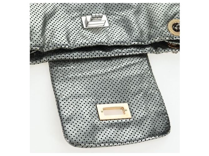Borsa a tracolla con catena CHANEL 2.55 in pelle traforata Verde Argento CC Auth bs37393V D'oro - vista 18