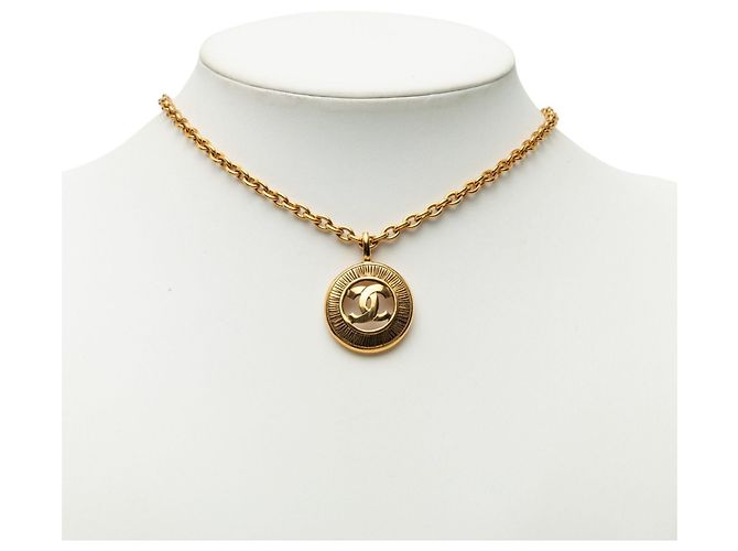 Collana con pendente rotondo Chanel CC placcato oro D'oro - vista 6