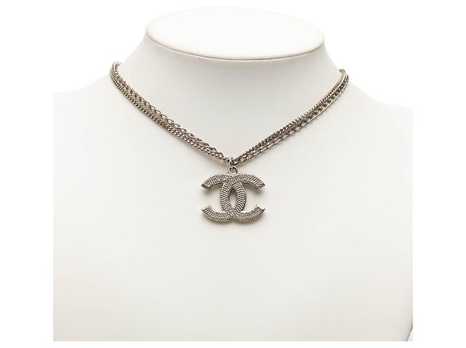 Colar com pingente Chanel CC em latão prateado com corrente dupla Prata - vista 6