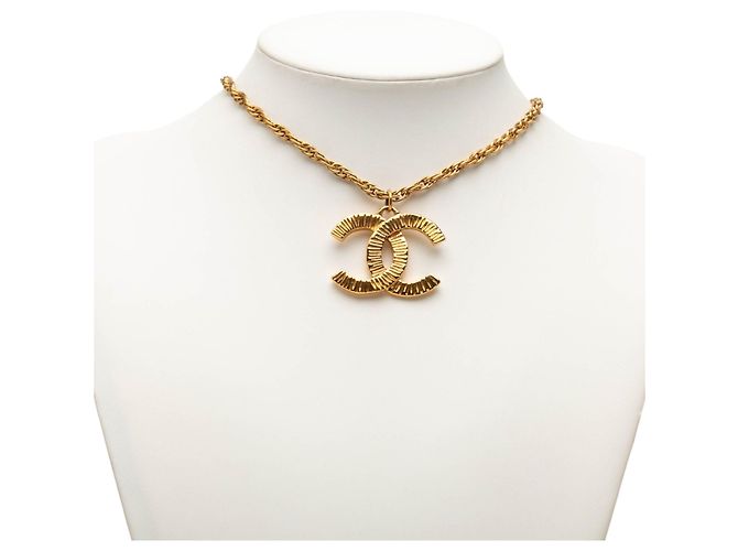 Collana con ciondolo Chanel CC placcato oro D'oro - vista 5