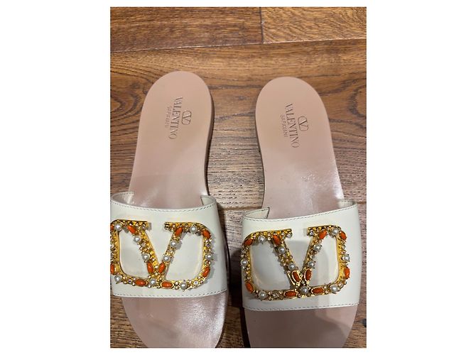 Ciabatte in pelle Valentino Garavani VLogo Perle e Corallo Bianco D'oro - vista 12