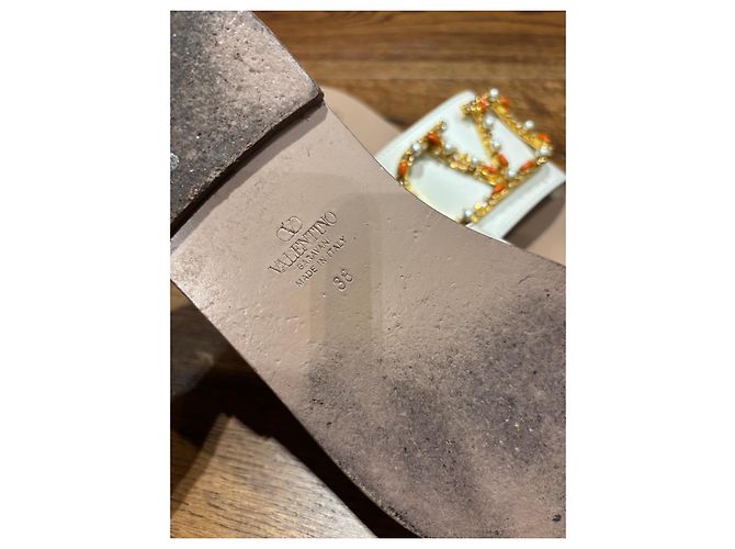 Ciabatte in pelle Valentino Garavani VLogo Perle e Corallo Bianco D'oro - vista 4