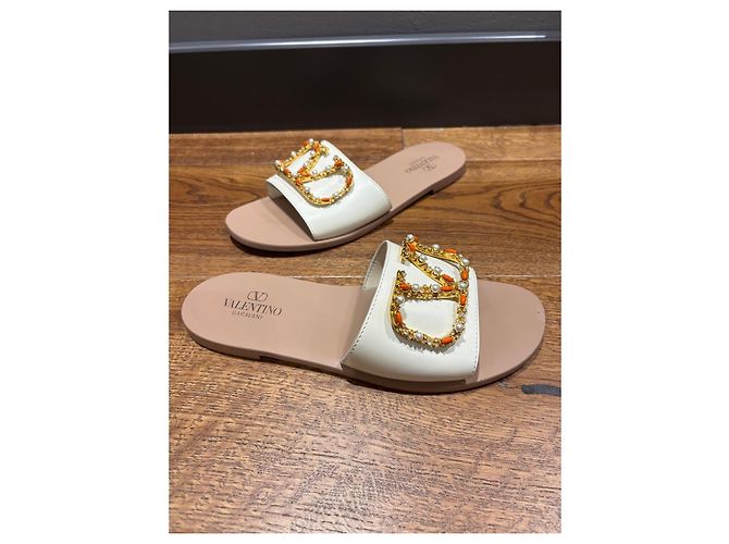 Ciabatte in pelle Valentino Garavani VLogo Perle e Corallo Bianco D'oro - vista 8