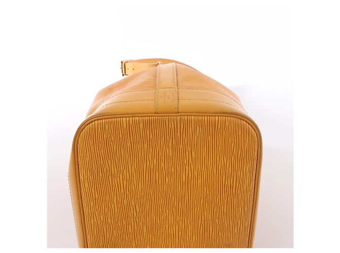 Sac à épaule Louis Vuitton Noe en cuir Epi Jaune Rouge - vue 10