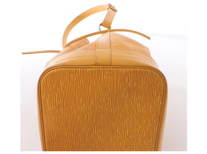Sac à épaule Louis Vuitton Noe en cuir Epi Jaune Rouge - vue 11