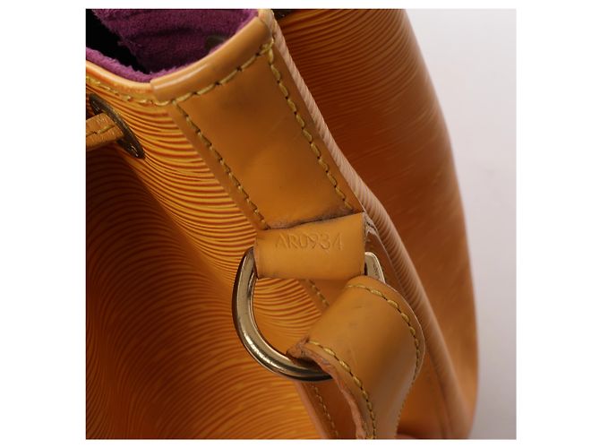 Sac à épaule Louis Vuitton Noe en cuir Epi Jaune Rouge - vue 13