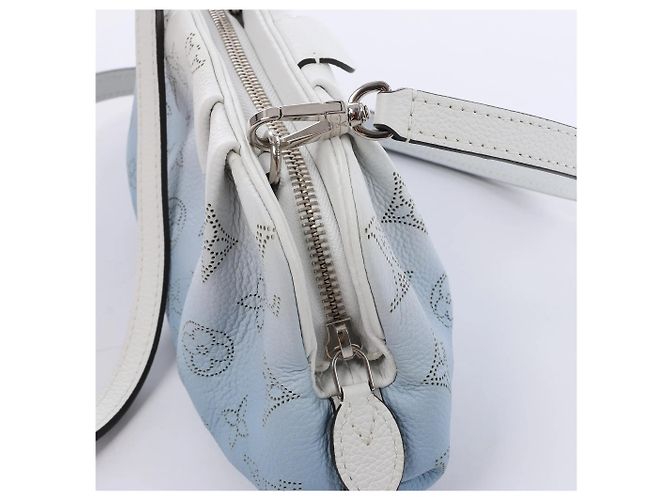 Borsa a tracolla Louis Vuitton Scala Mini Mahina Leather in White x Blue M80497 - vista 4