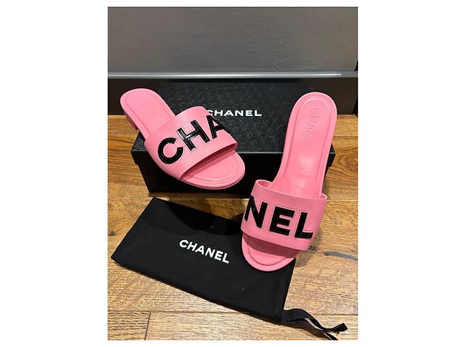 Chanel Ciabatte in pelle rosa con logo - vista 10