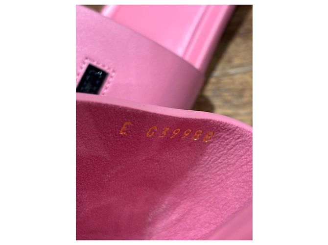 Chanel Ciabatte in pelle rosa con logo - vista 3