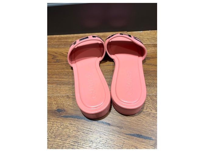 Chanel Ciabatte in pelle rosa con logo - vista 5