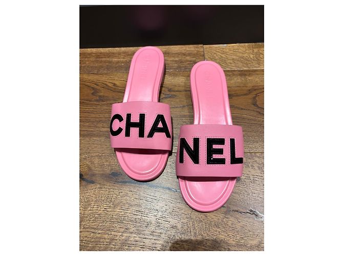 Chanel Ciabatte in pelle rosa con logo - vista 6