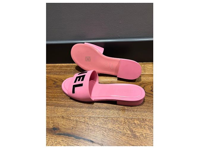 Chanel Ciabatte in pelle rosa con logo - vista 7