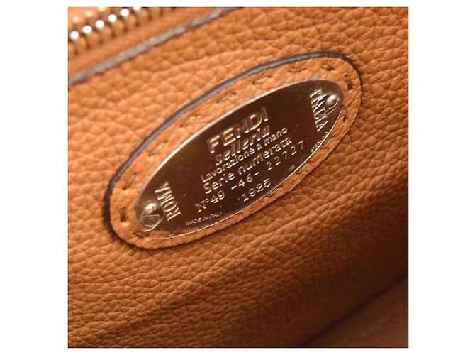 Fendi Selleria Peekaboo in pelle Medium Nero - vista 5
