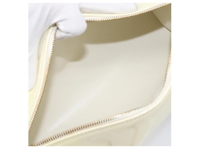 Louis Vuitton Bedford Monogram Vernis Beige - vista 5