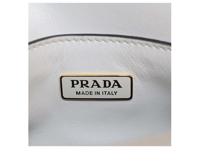 Bolsa de ombro com aba Prada em couro escovado marfim com placa Cru - vista 6