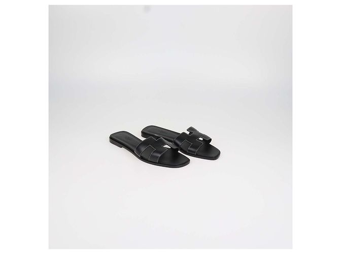 Hermès Sandali Oran Hermes in pelle Box Calf nera Nero - vista 2