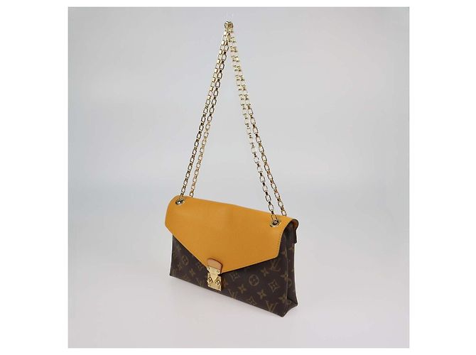 Borsa a catena Pallas Louis Vuitton in Canvas Monogram e pelle Safran Marrone Giallo - vista 2