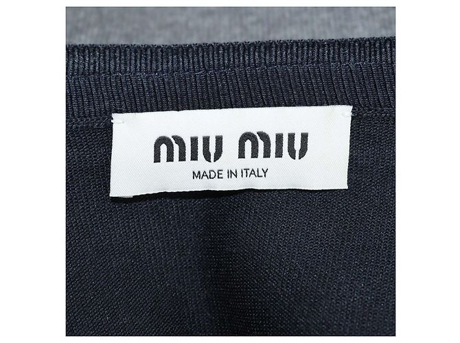 Miu Miu V-Ausschnitt Pullover aus Kaschmir und Seide in Grau und Marineblau Dunkelblau - Ansicht 5