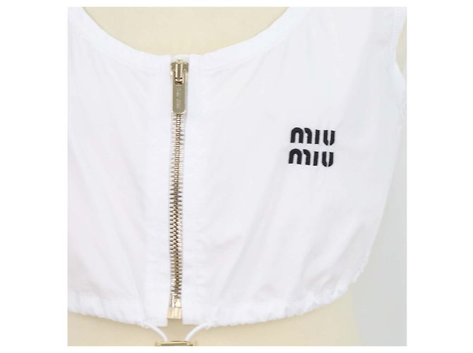 Miu Miu weißes Baumwoll-Crop-Top mit Front-Reißverschluss und Kordelzug - Ansicht 4