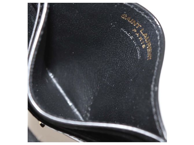 Autre Marque Tarjetero Cassandre de piel lacada acolchada negra Saint Laurent Negro - vista 6