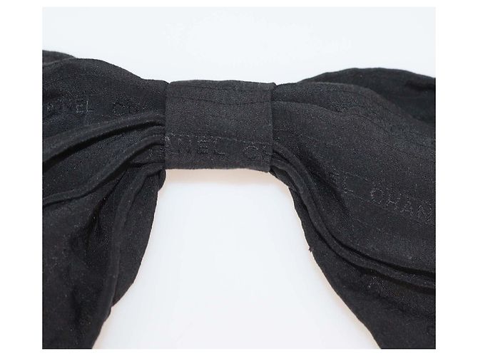 Fermi capelli Chanel in tessuto nero con fiocco - vista 3