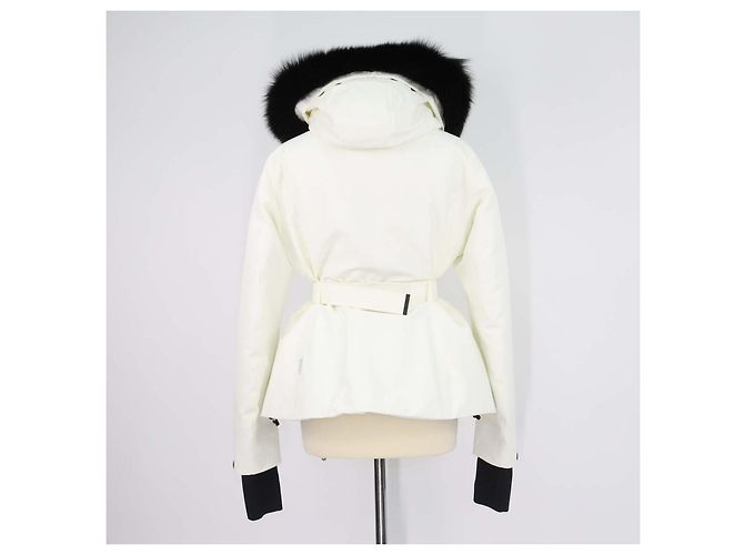 Veste Moncler Off White en polyester avec capuche amovible bordée de fourrure et ceinture Blanc - vue 3