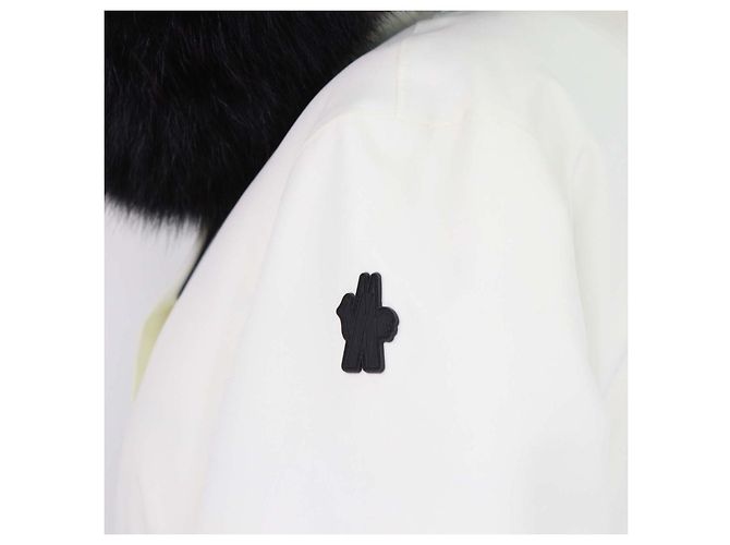 Veste Moncler Off White en polyester avec capuche amovible bordée de fourrure et ceinture Blanc - vue 5