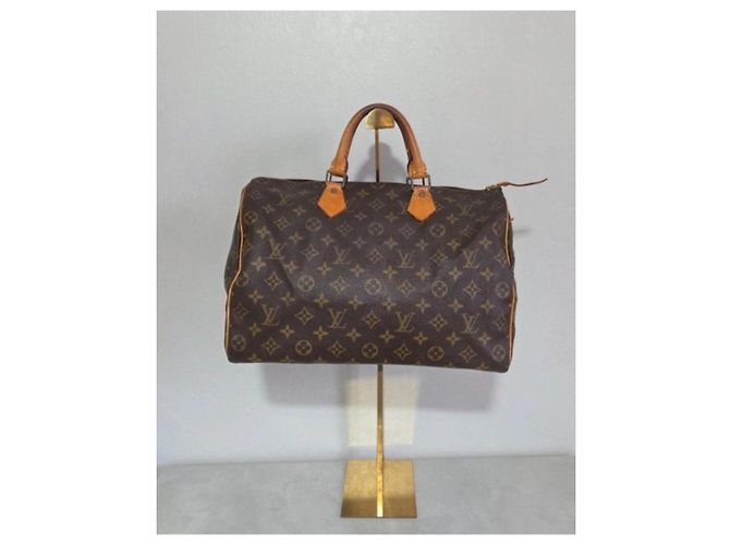 Louis Vuitton Speedy 35 Monogram Marrom Monograma - vista 3