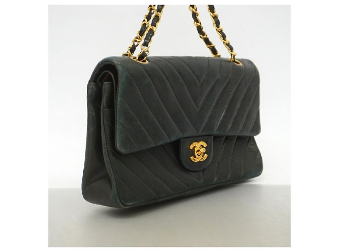 Borsa a tracolla Chanel in agnellino nero - vista 2