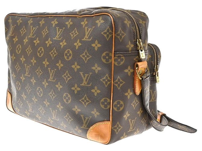 Bolsa de Ombro Louis Vuitton Nil Monogram Canvas Marrom - vista 4