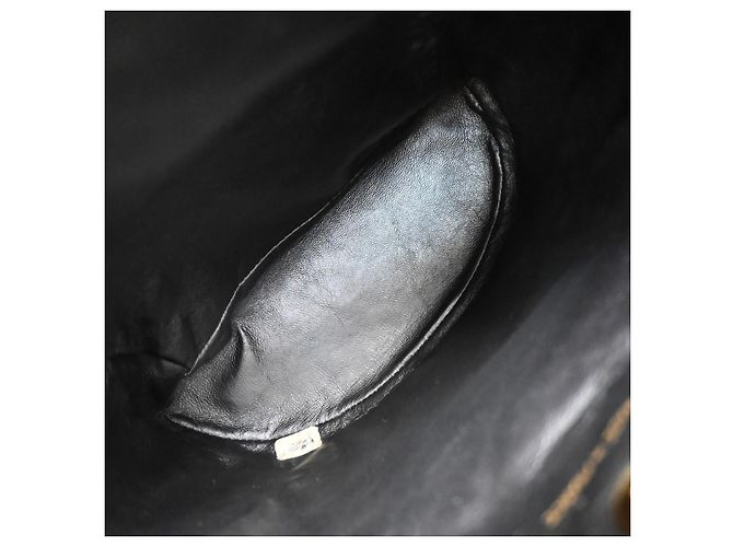 Chanel Duma Drawstring Quilted Leather Small Nero - vista 5