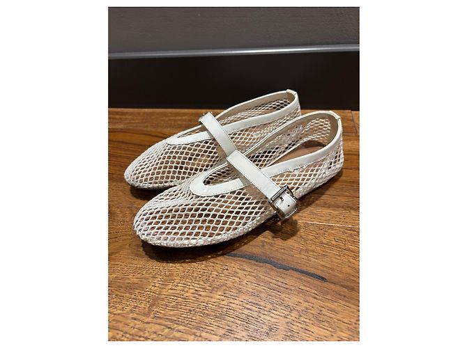 Alaïa weiße Mesh-Ballerinas mit Schnallenriemen - Ansicht 2