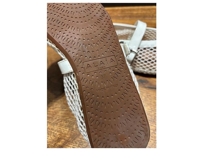 Alaïa weiße Mesh-Ballerinas mit Schnallenriemen - Ansicht 3