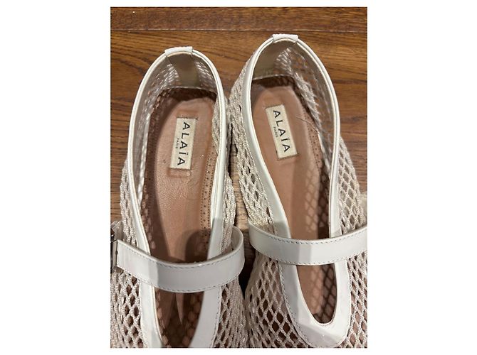 Alaïa weiße Mesh-Ballerinas mit Schnallenriemen - Ansicht 5