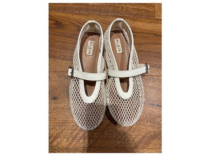 Alaïa weiße Mesh-Ballerinas mit Schnallenriemen - Ansicht 9