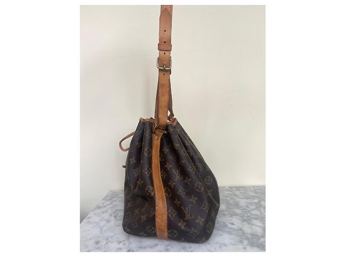 Noe Bolsa Louis Vuitton Noé Monogram Marrom Monograma - vista 3